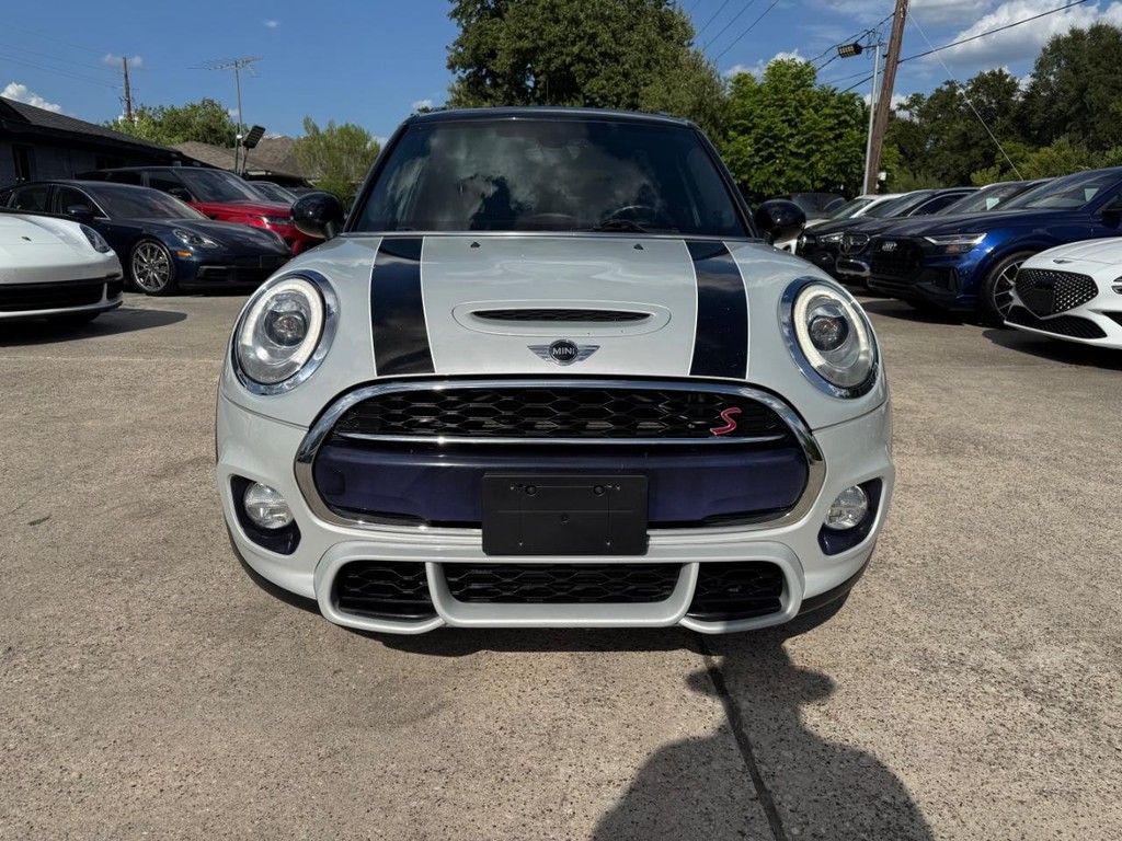 MINI Cooper Hardtop Vehicle Full-screen Gallery Image 02