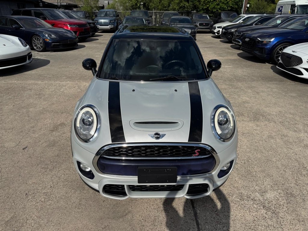 MINI Cooper Hardtop Vehicle Full-screen Gallery Image 03