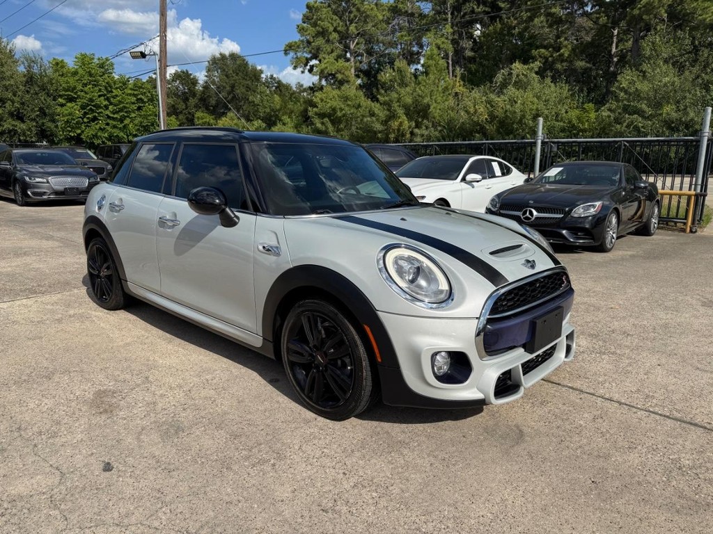 MINI Cooper Hardtop Vehicle Full-screen Gallery Image 04