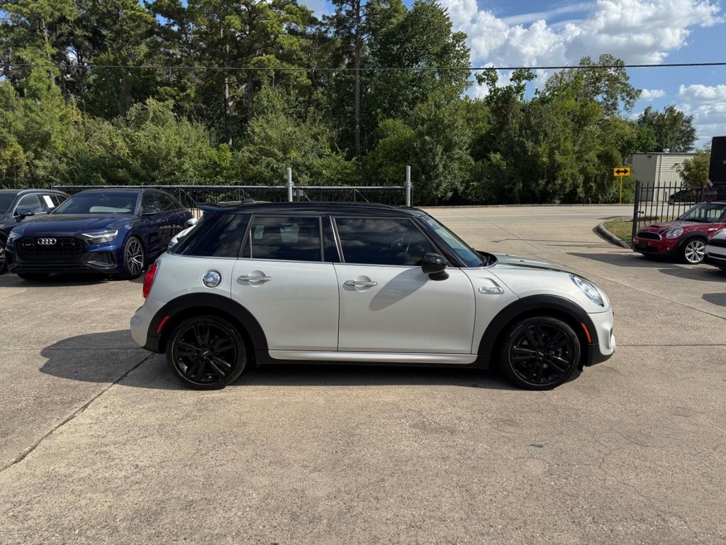 MINI Cooper Hardtop Vehicle Full-screen Gallery Image 05