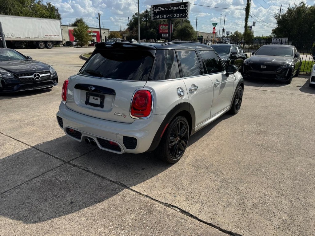 MINI Cooper Hardtop Vehicle Full-screen Gallery Image 06