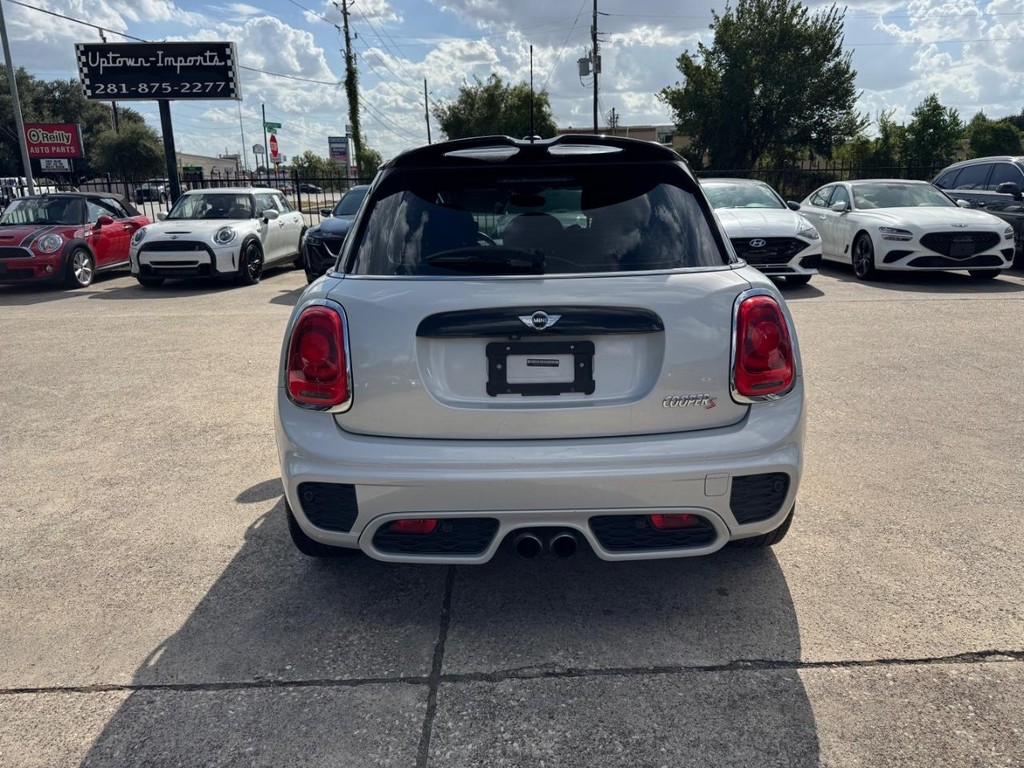 MINI Cooper Hardtop Vehicle Full-screen Gallery Image 07