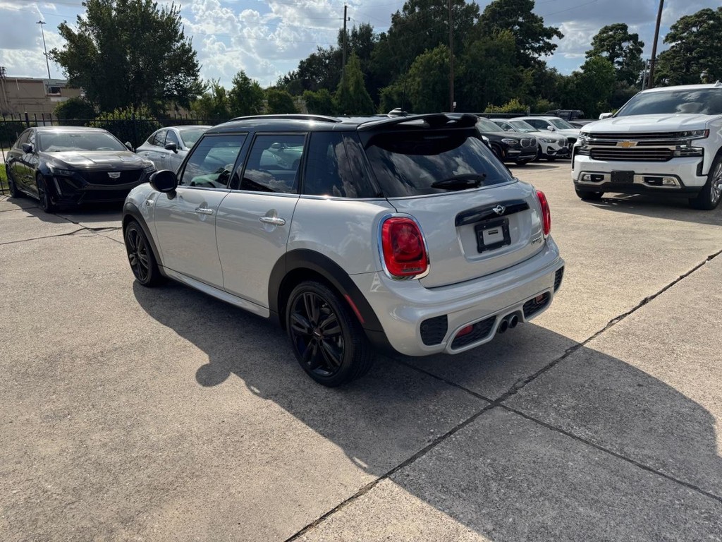MINI Cooper Hardtop Vehicle Full-screen Gallery Image 08
