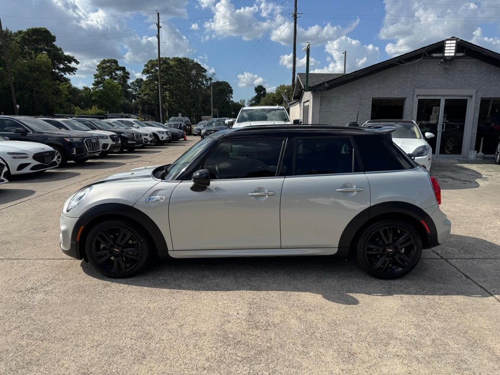 MINI Cooper Hardtop Vehicle Full-screen Gallery Image 09