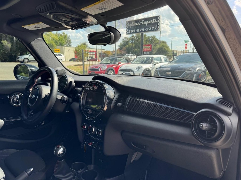 MINI Cooper Hardtop Vehicle Full-screen Gallery Image 13