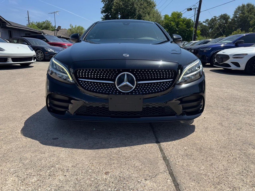 Mercedes-Benz C 300 Vehicle Full-screen Gallery Image 02