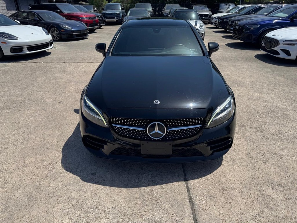 Mercedes-Benz C 300 Vehicle Full-screen Gallery Image 03