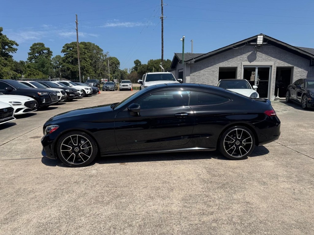 Mercedes-Benz C 300 Vehicle Full-screen Gallery Image 09