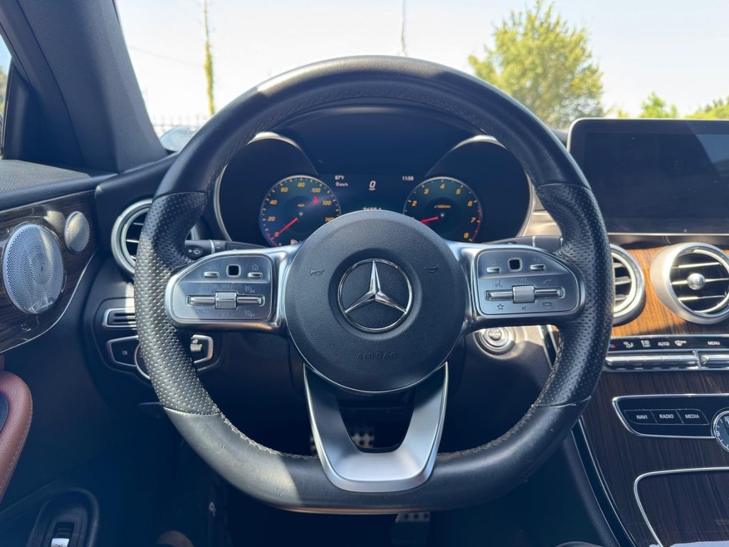 Mercedes-Benz C 300 Vehicle Full-screen Gallery Image 18