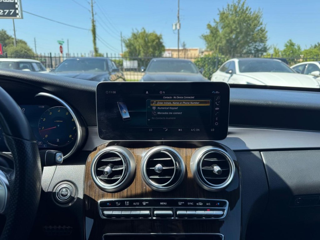 Mercedes-Benz C 300 Vehicle Full-screen Gallery Image 20
