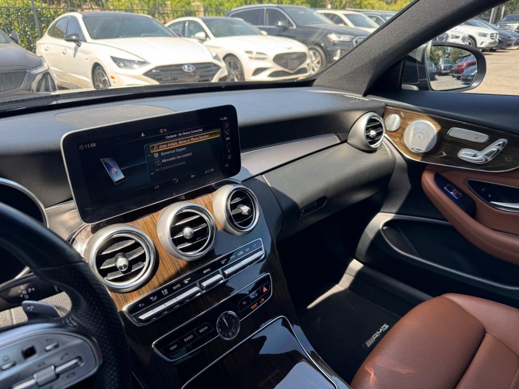 Mercedes-Benz C 300 Vehicle Full-screen Gallery Image 22