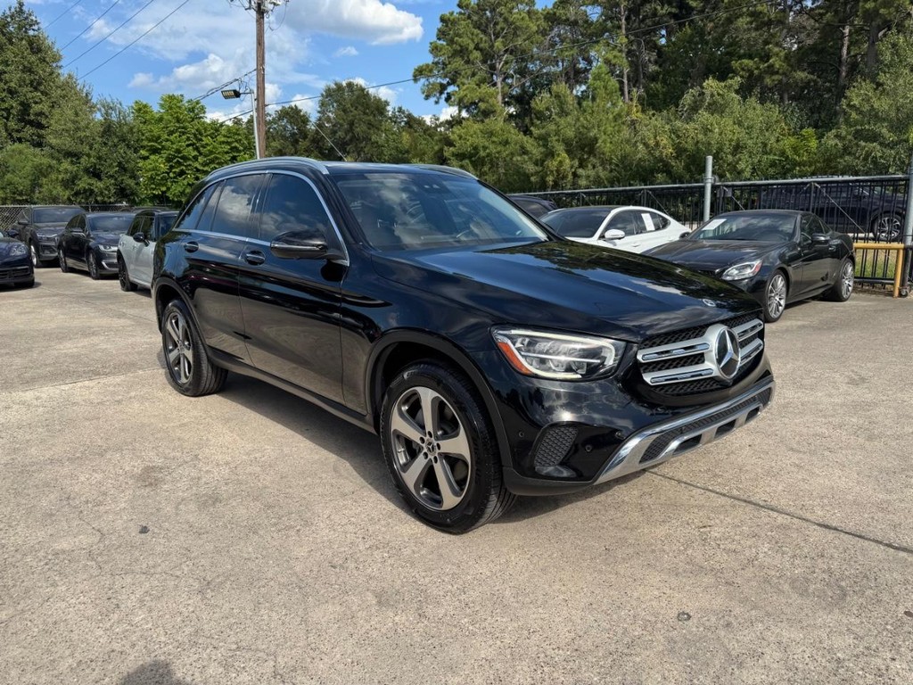 Mercedes-Benz GLC 300 Vehicle Full-screen Gallery Image 04