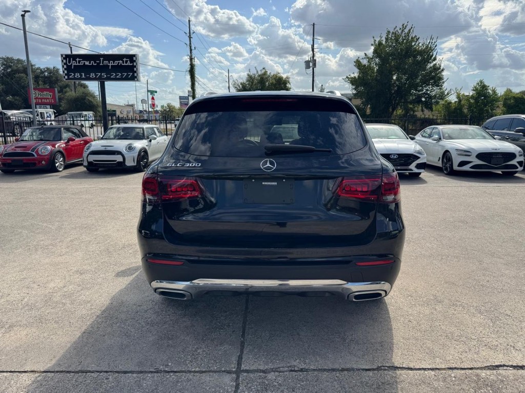 Mercedes-Benz GLC 300 Vehicle Full-screen Gallery Image 07