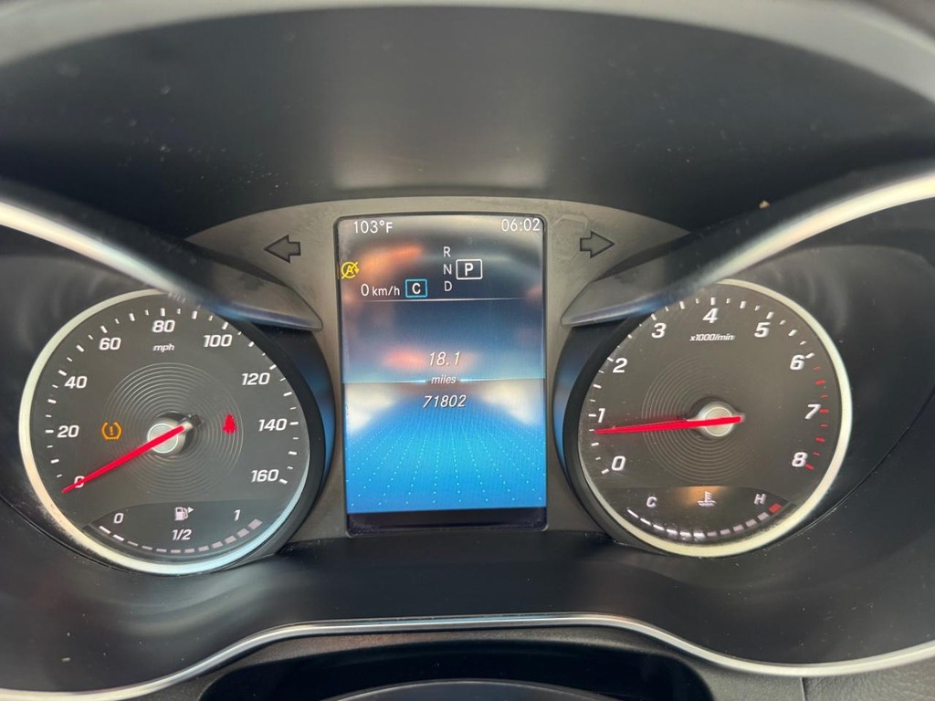 Mercedes-Benz GLC 300 Vehicle Full-screen Gallery Image 21