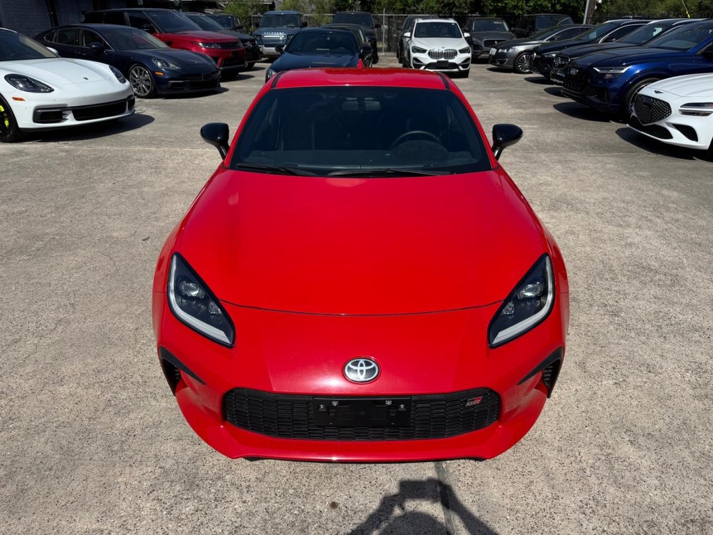 Toyota GR86 Vehicle Full-screen Gallery Image 05