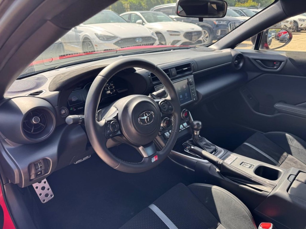 Toyota GR86 Vehicle Full-screen Gallery Image 10