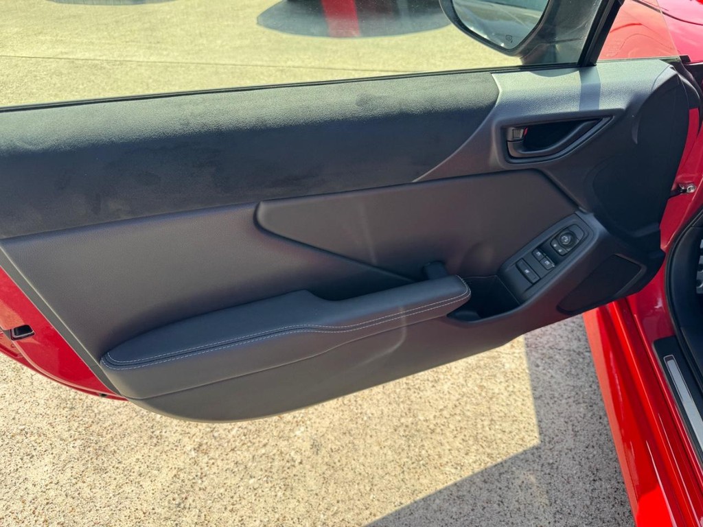 Toyota GR86 Vehicle Full-screen Gallery Image 12
