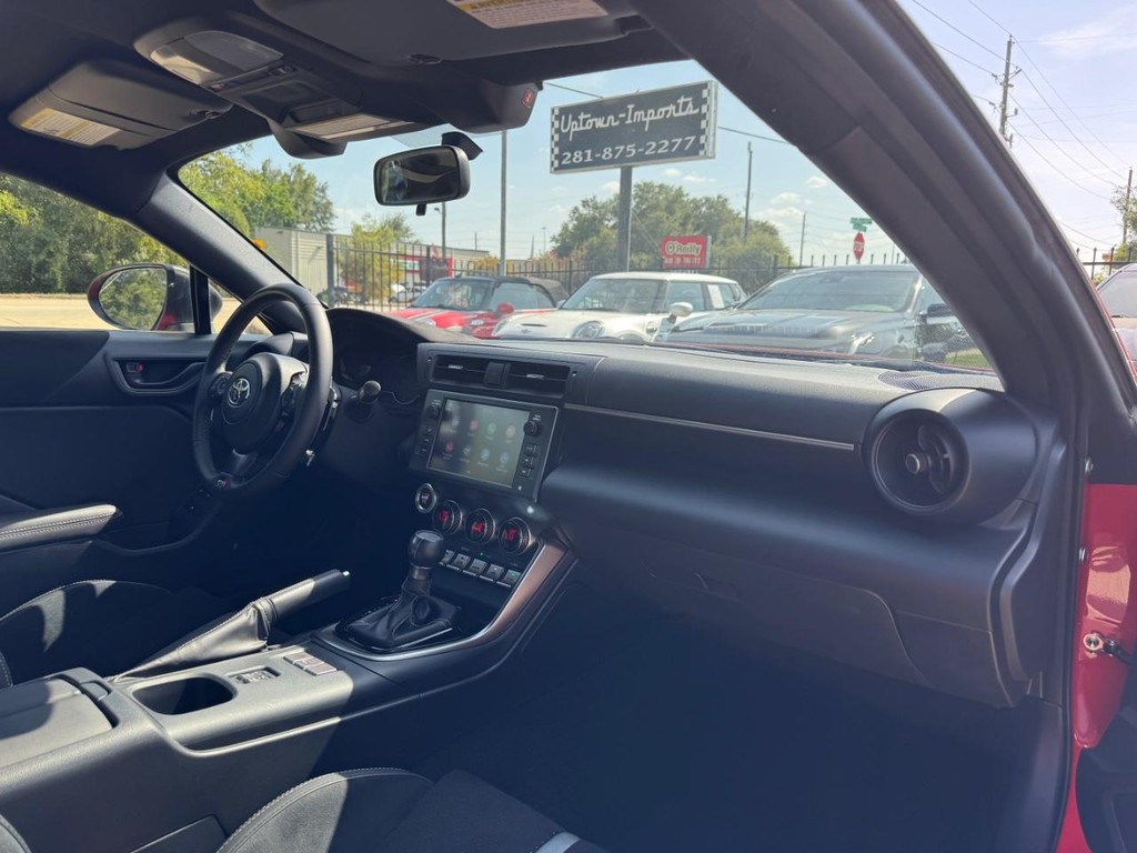 Toyota GR86 Vehicle Full-screen Gallery Image 13