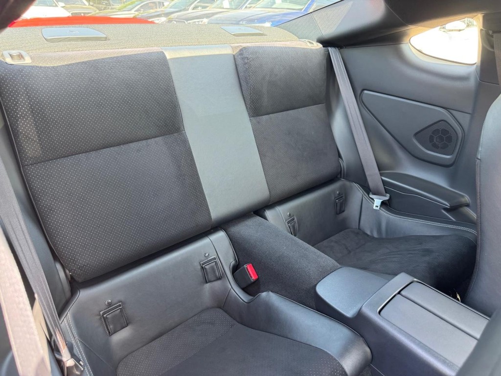 Toyota GR86 Vehicle Full-screen Gallery Image 16