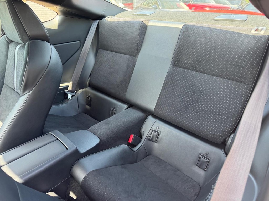 Toyota GR86 Vehicle Full-screen Gallery Image 17