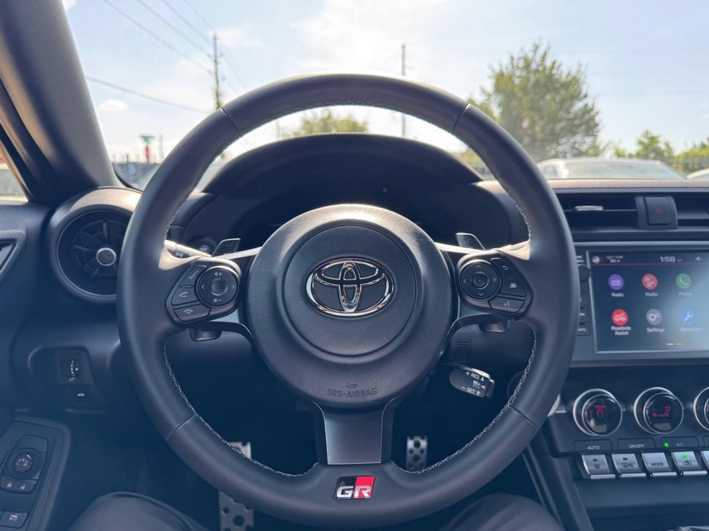 Toyota GR86 Vehicle Full-screen Gallery Image 18
