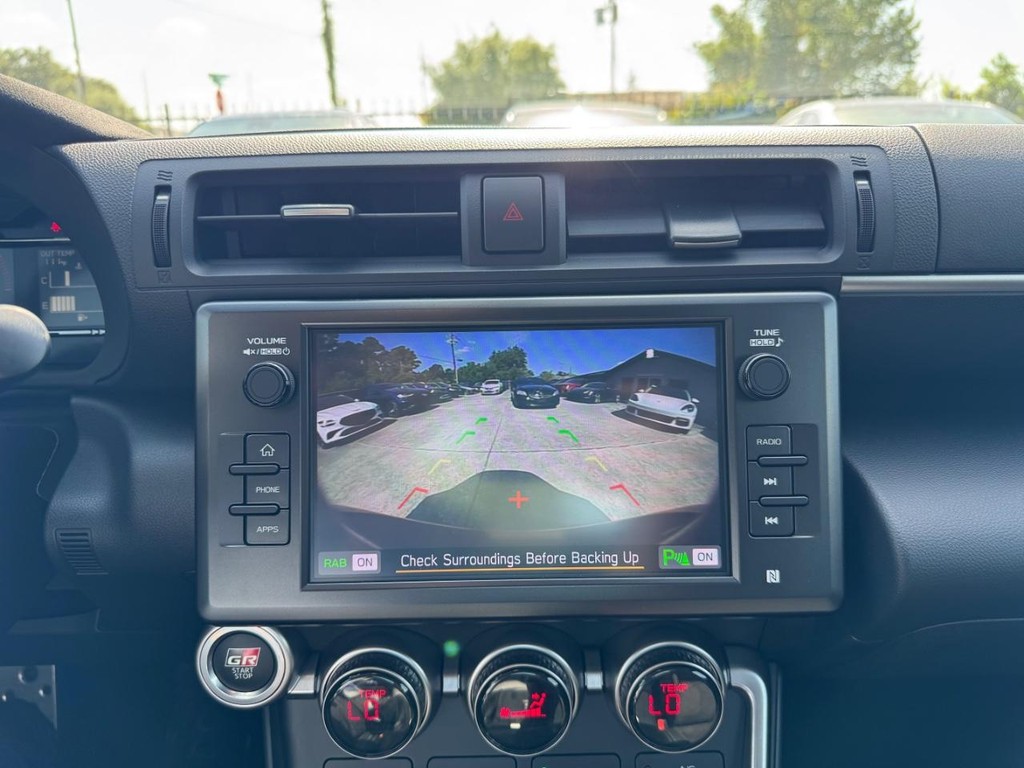 Toyota GR86 Vehicle Full-screen Gallery Image 21