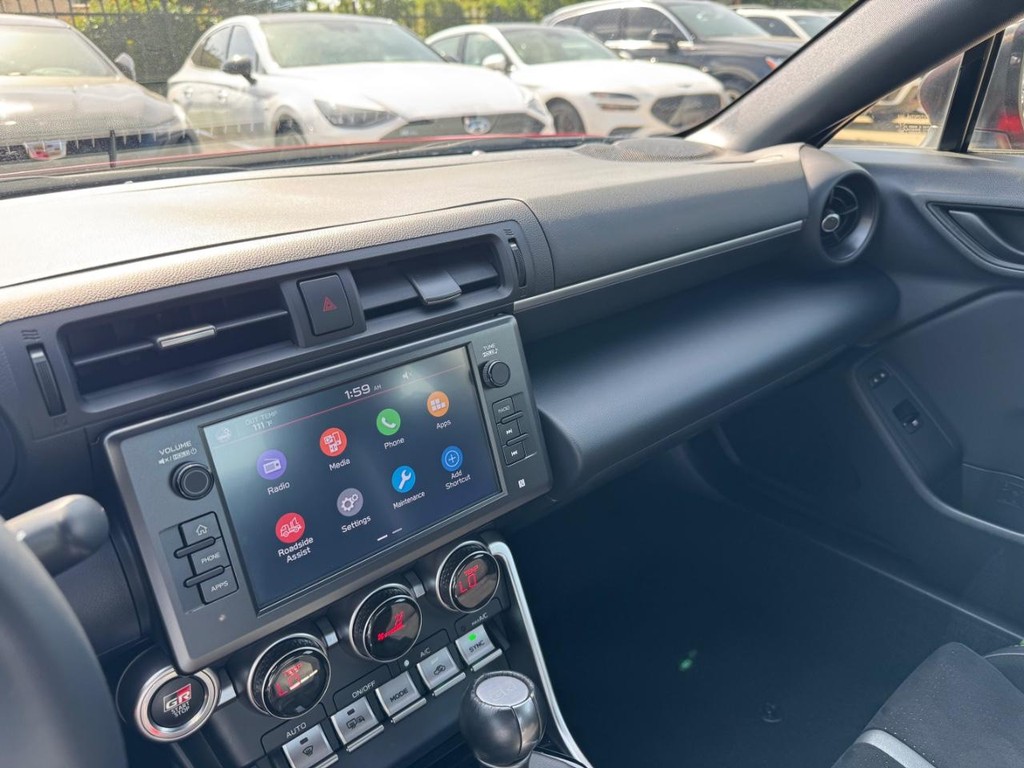 Toyota GR86 Vehicle Full-screen Gallery Image 22