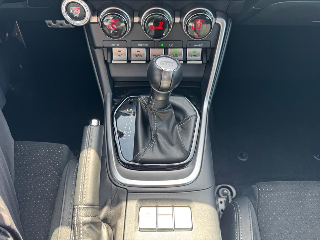 Toyota GR86 Vehicle Full-screen Gallery Image 23