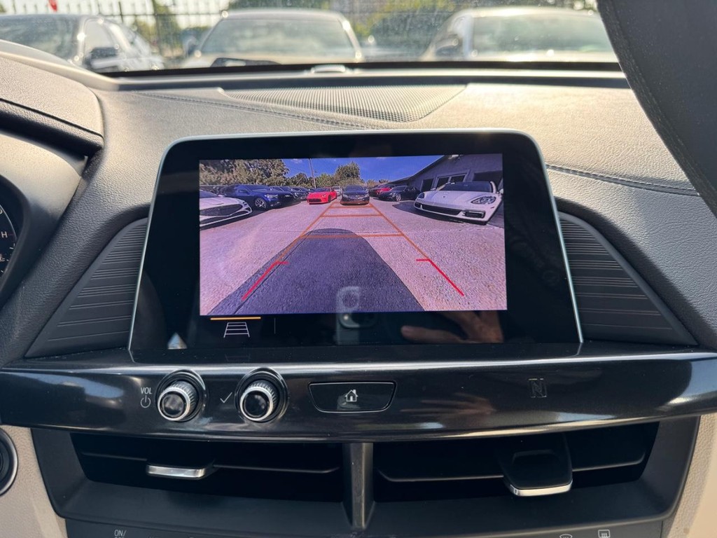 Cadillac CT4 Vehicle Full-screen Gallery Image 23