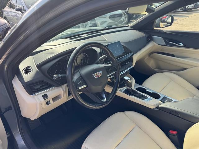Cadillac CT4 Vehicle Full-screen Gallery Image 09