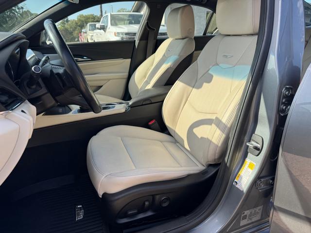 Cadillac CT4 Vehicle Full-screen Gallery Image 11