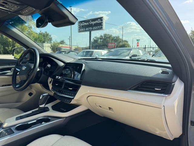 Cadillac CT4 Vehicle Full-screen Gallery Image 13
