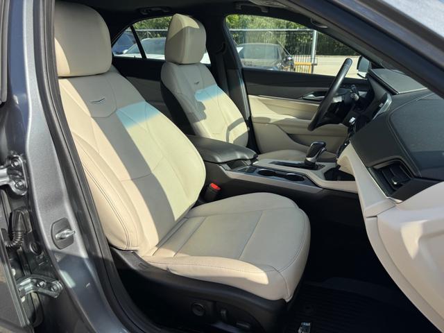 Cadillac CT4 Vehicle Full-screen Gallery Image 14