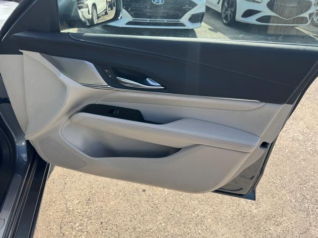 Cadillac CT4 Vehicle Full-screen Gallery Image 15
