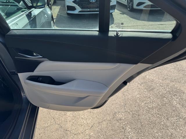 Cadillac CT4 Vehicle Full-screen Gallery Image 19