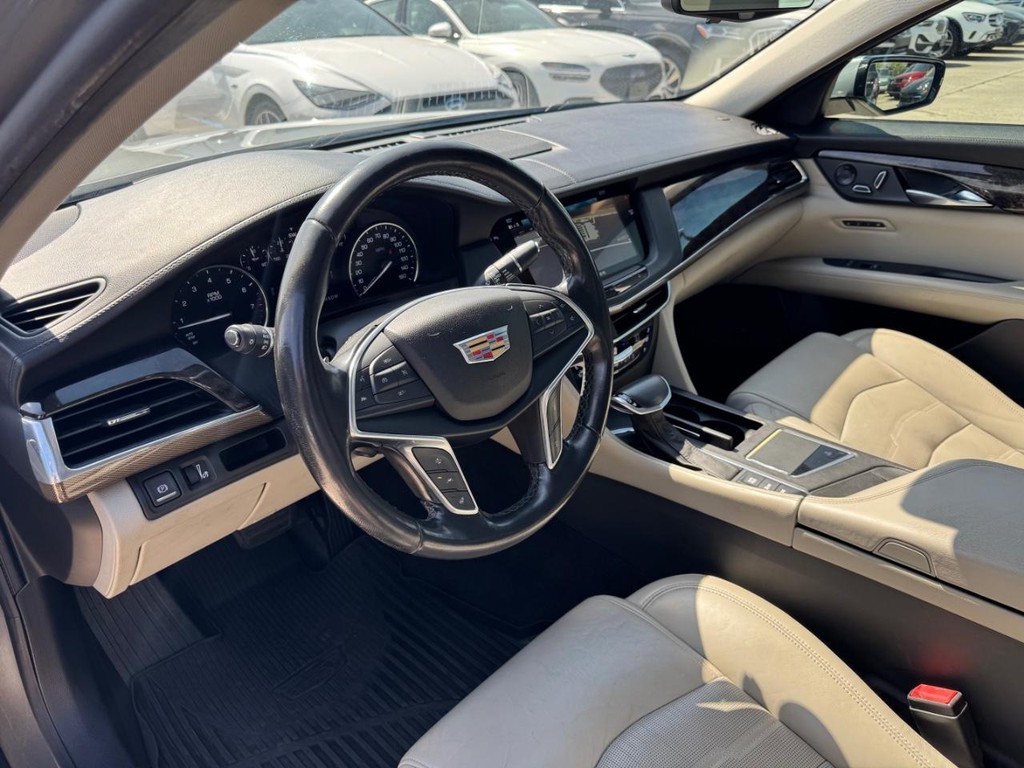 Cadillac CT6 Vehicle Full-screen Gallery Image 10