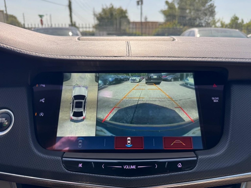 Cadillac CT6 Vehicle Full-screen Gallery Image 22