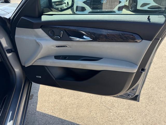 Cadillac CT6 Vehicle Full-screen Gallery Image 14