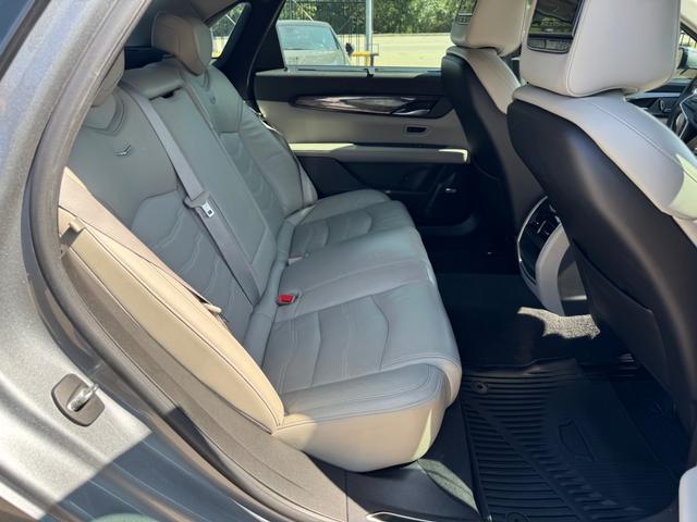 Cadillac CT6 Vehicle Full-screen Gallery Image 15