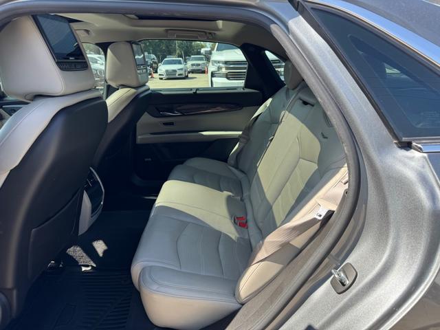 Cadillac CT6 Vehicle Full-screen Gallery Image 17