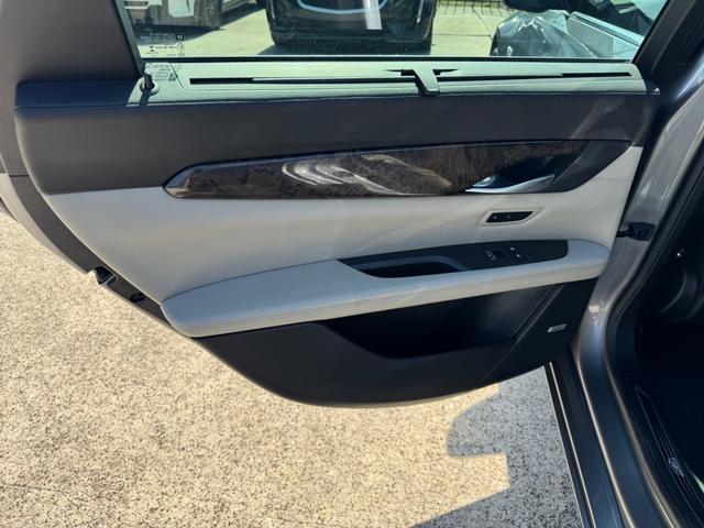 Cadillac CT6 Vehicle Full-screen Gallery Image 18