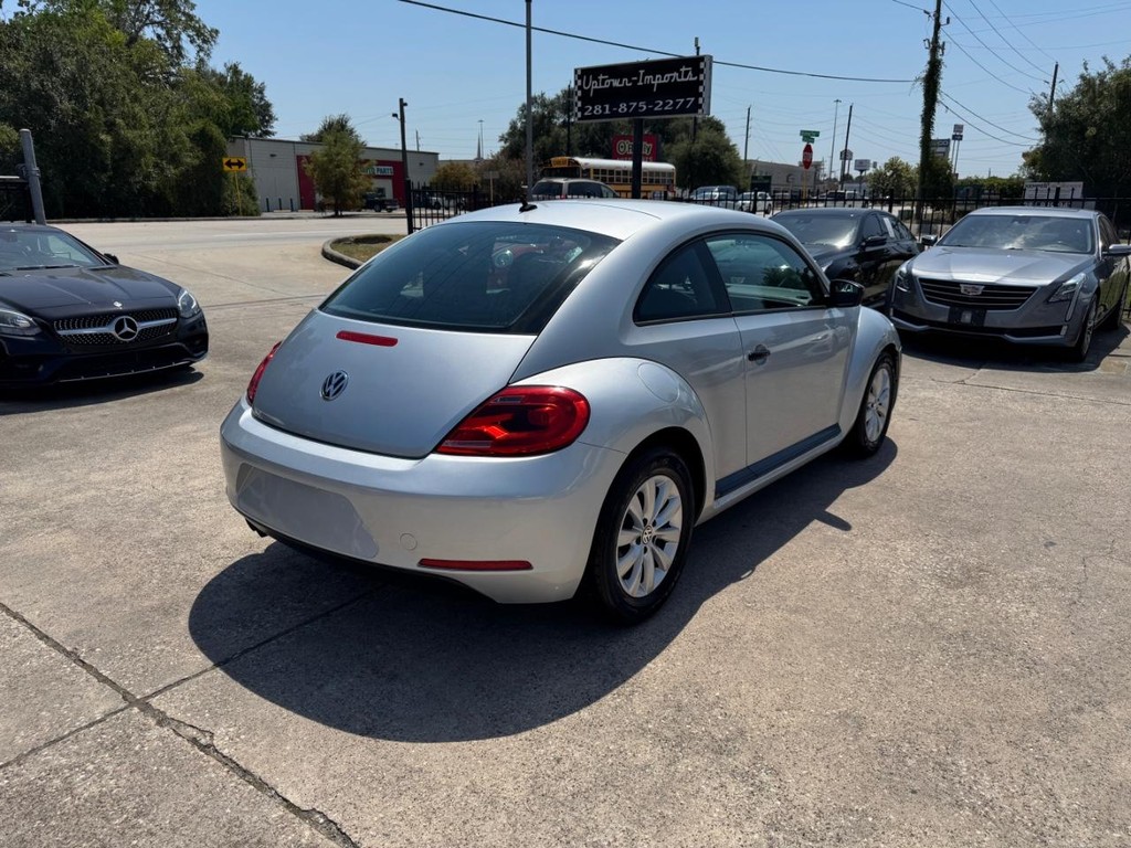 Volkswagen Beetle Coupe Vehicle Full-screen Gallery Image 06