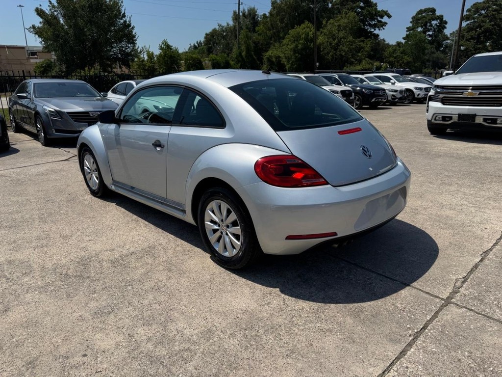Volkswagen Beetle Coupe Vehicle Full-screen Gallery Image 08