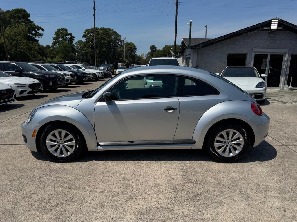 Volkswagen Beetle Coupe Vehicle Full-screen Gallery Image 09