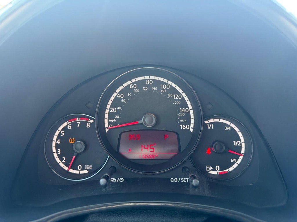 Volkswagen Beetle Coupe Vehicle Full-screen Gallery Image 19