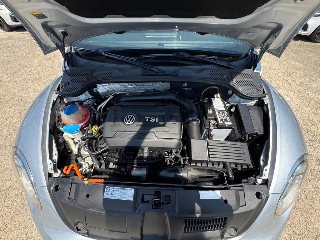 Volkswagen Beetle Coupe Vehicle Full-screen Gallery Image 23