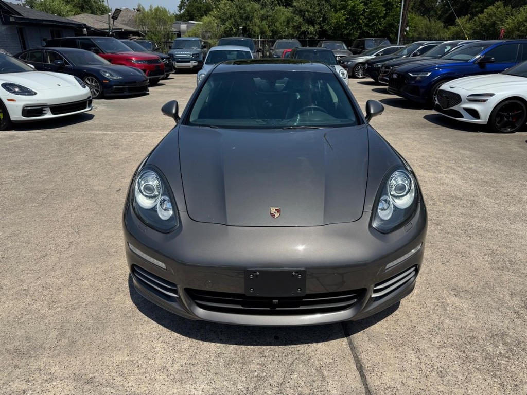 Porsche Panamera Vehicle Full-screen Gallery Image 03