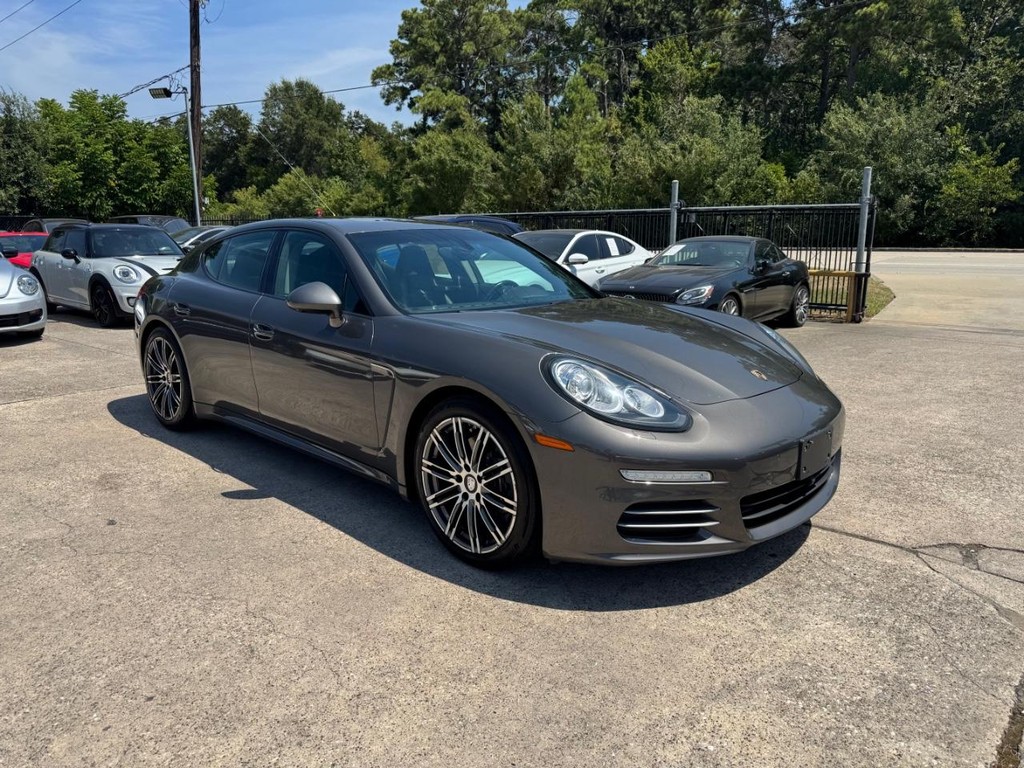 Porsche Panamera Vehicle Full-screen Gallery Image 04