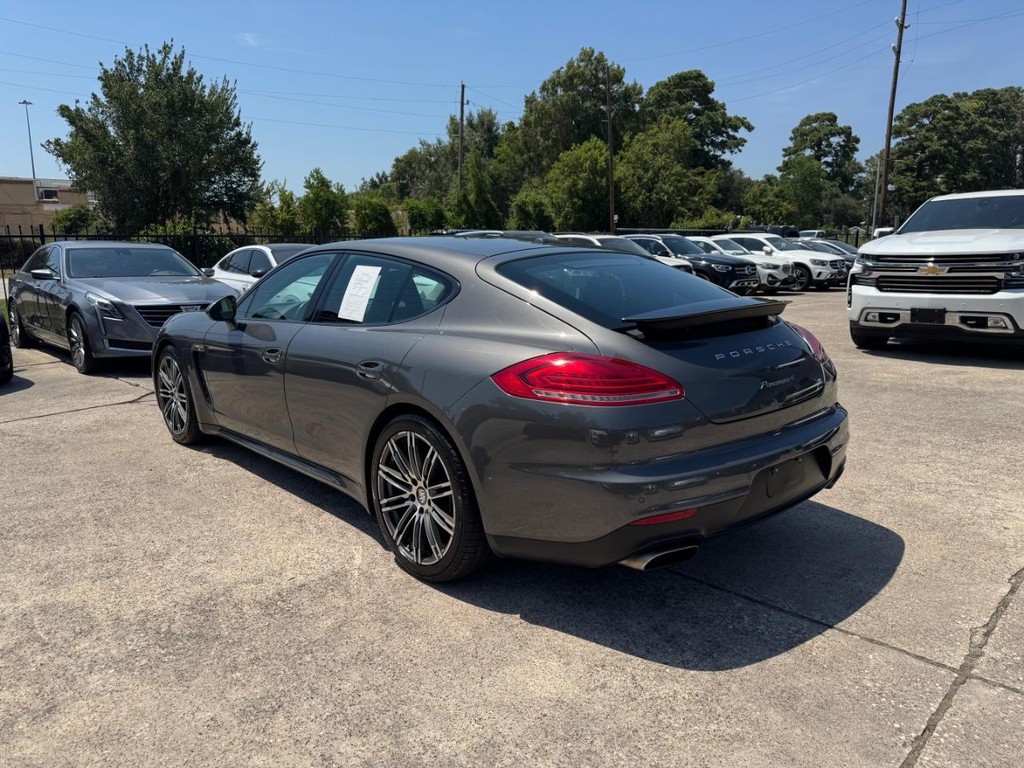 Porsche Panamera Vehicle Full-screen Gallery Image 08
