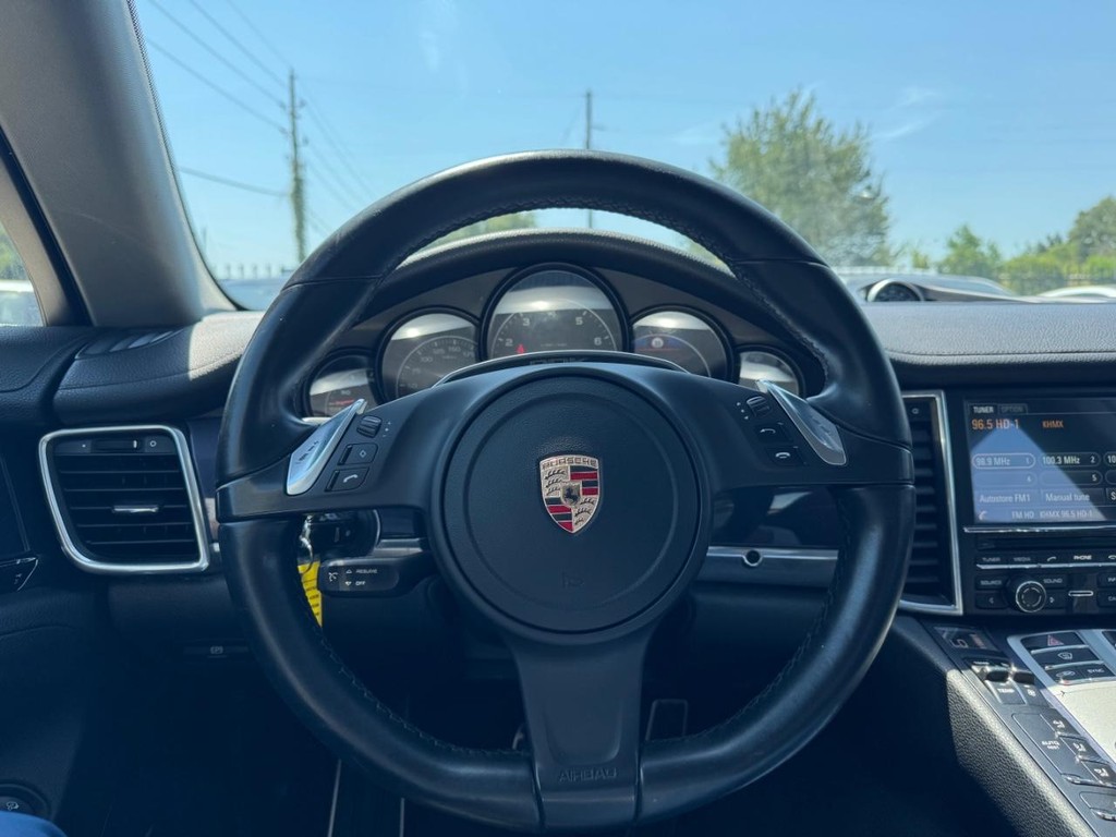 Porsche Panamera Vehicle Full-screen Gallery Image 20